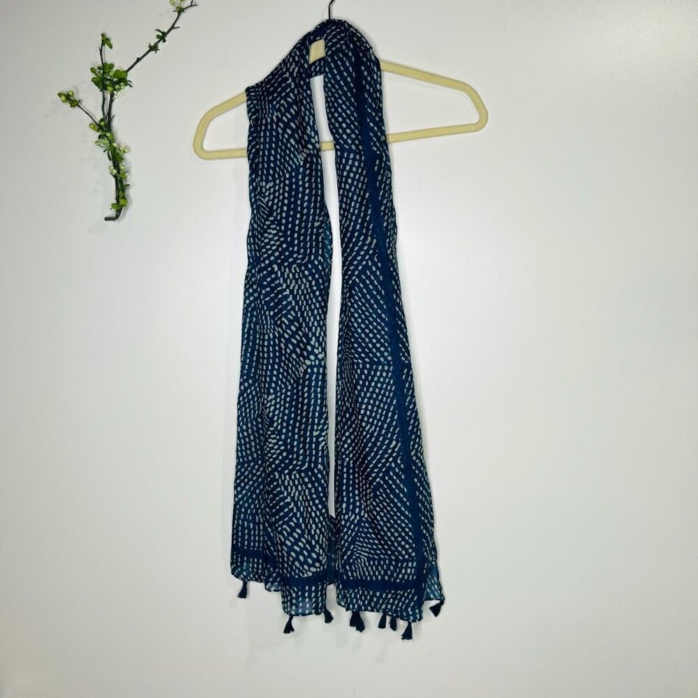 Arianna by Howard’s Blue and White Patterned Dot Lightweight Scarf Tassels NWT!